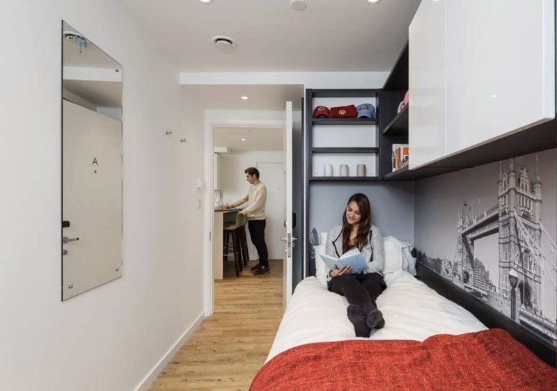 Room Westminster Bridge Road in Greater London