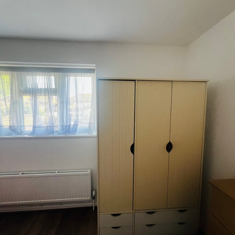 Room Borthwick Road in Greater London
