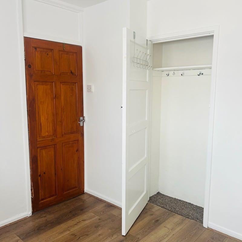 Room Borthwick Road in Greater London