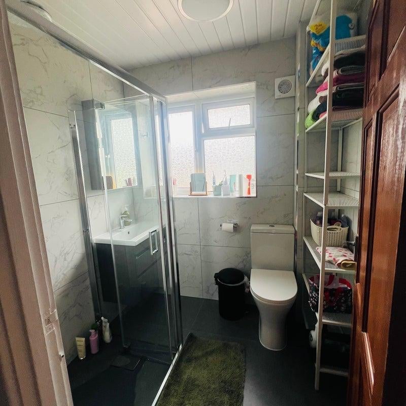 Room Borthwick Road in Greater London