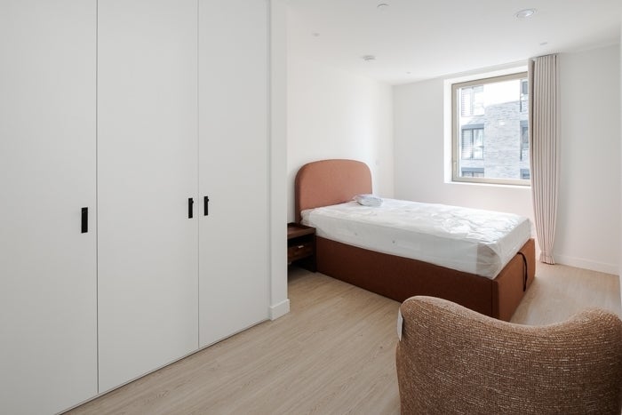 Flat Daneland Walk in Greater London