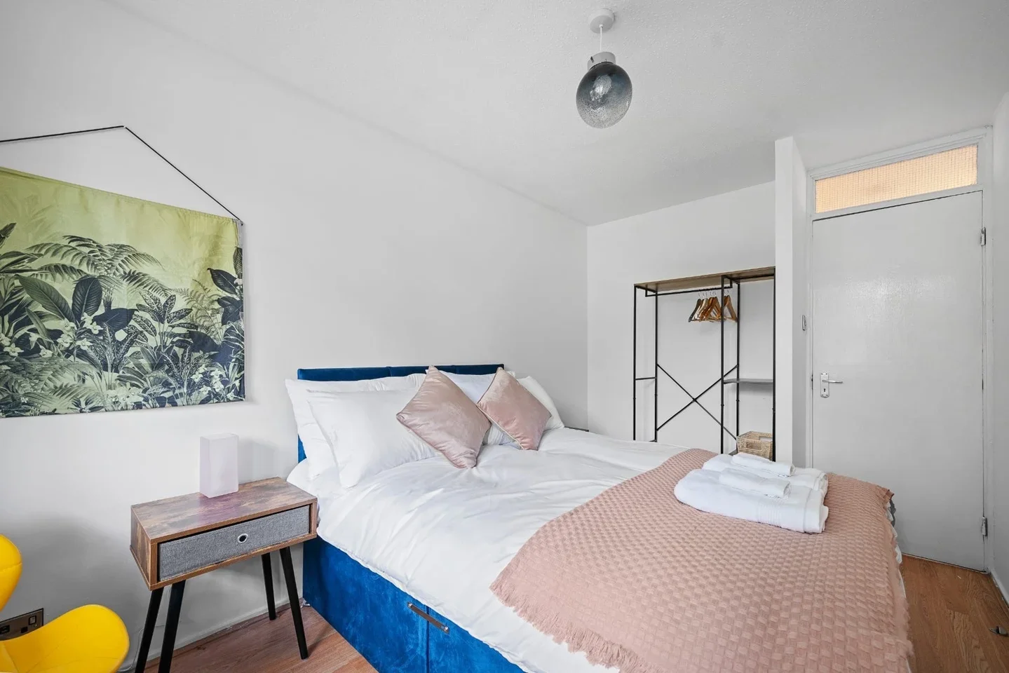 Room John's Mews in Greater London