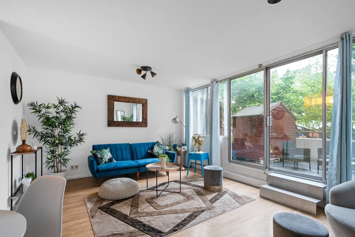 Room John's Mews in Greater London