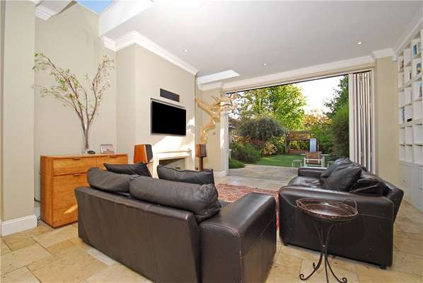 House Princes Road in Greater London
