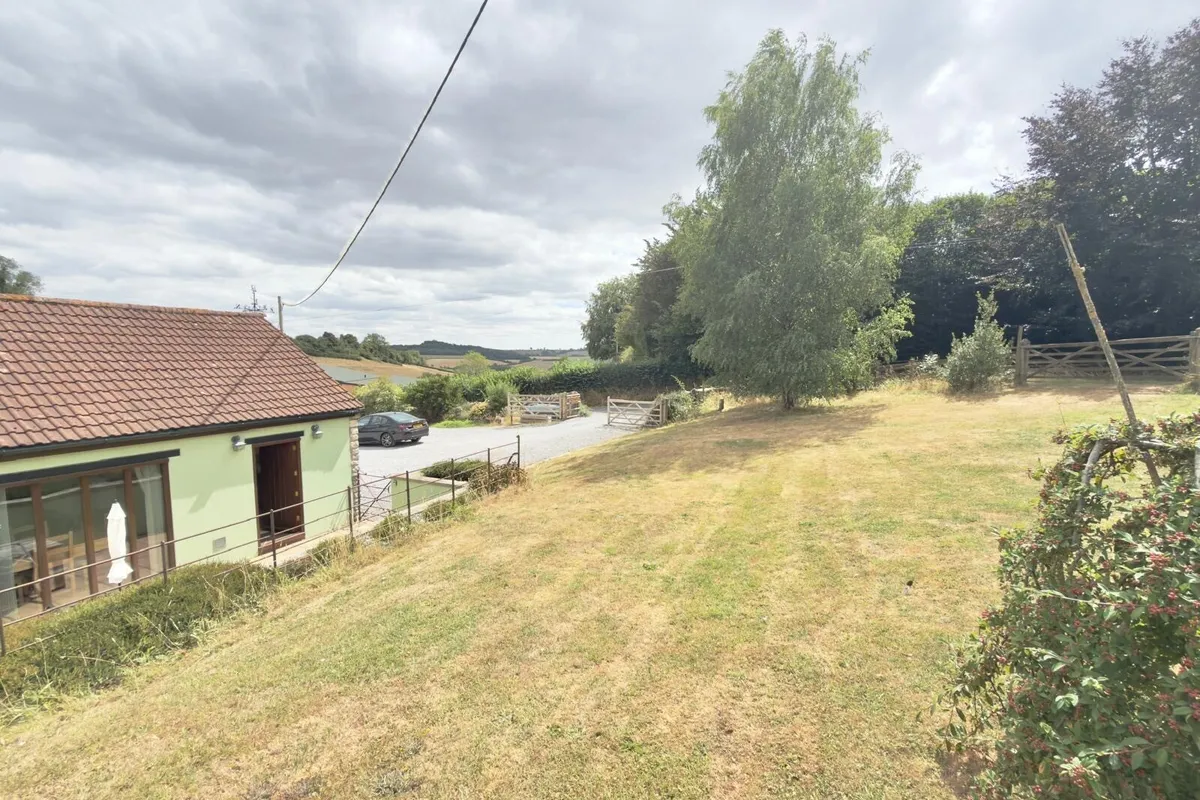 House Wellow Road in Shoscombe