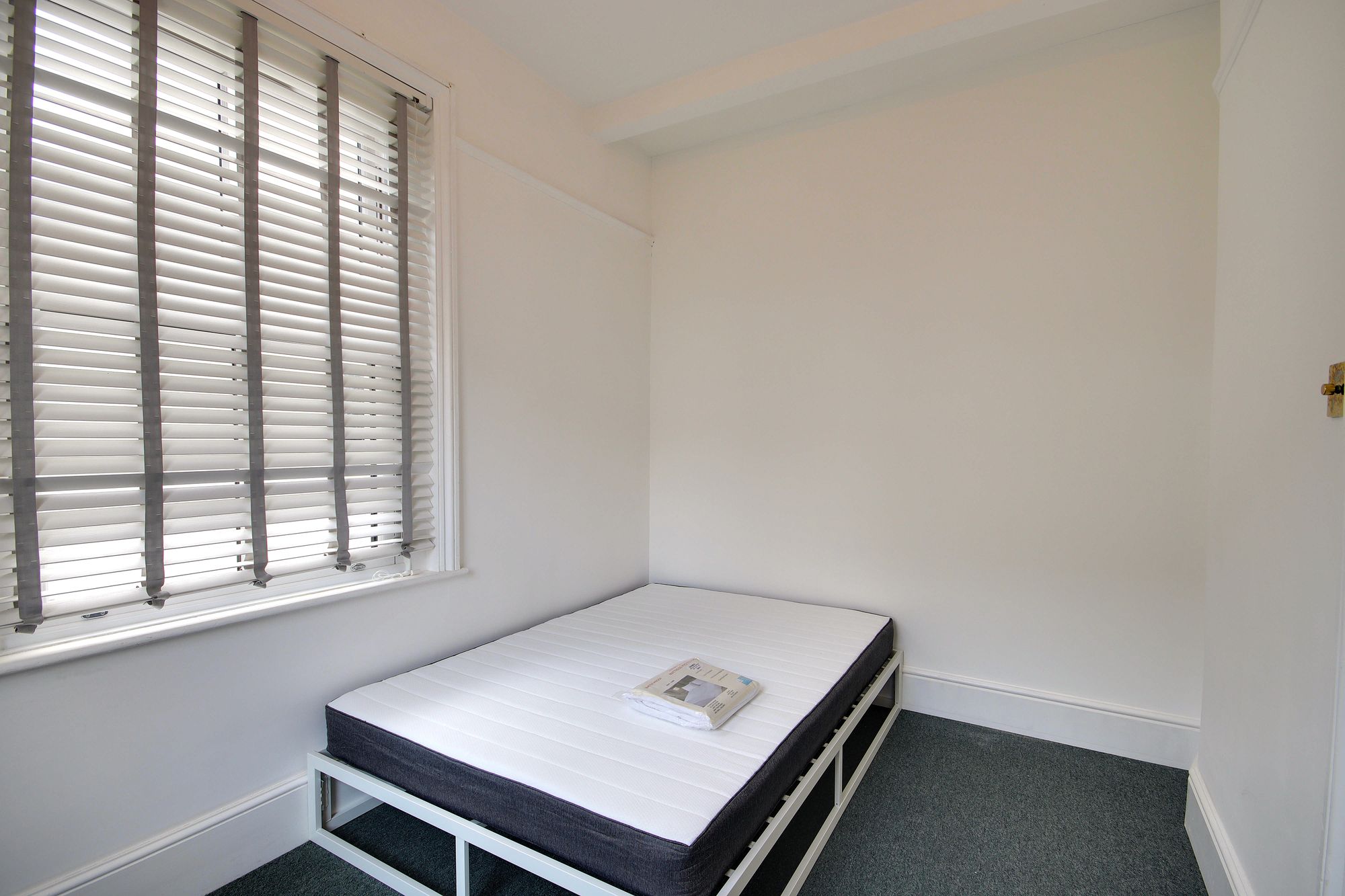 Room Hertford Road in Worthing