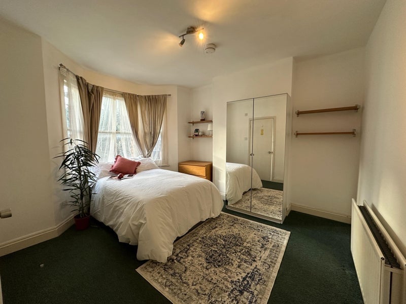 Room Plough Way in Greater London