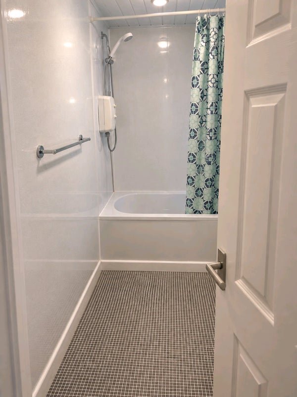 Room Kingsbridge Drive in Rutherglen