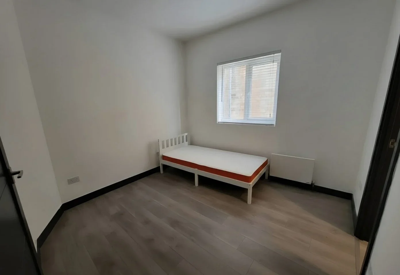 Flat Heybridge Avenue in Greater London