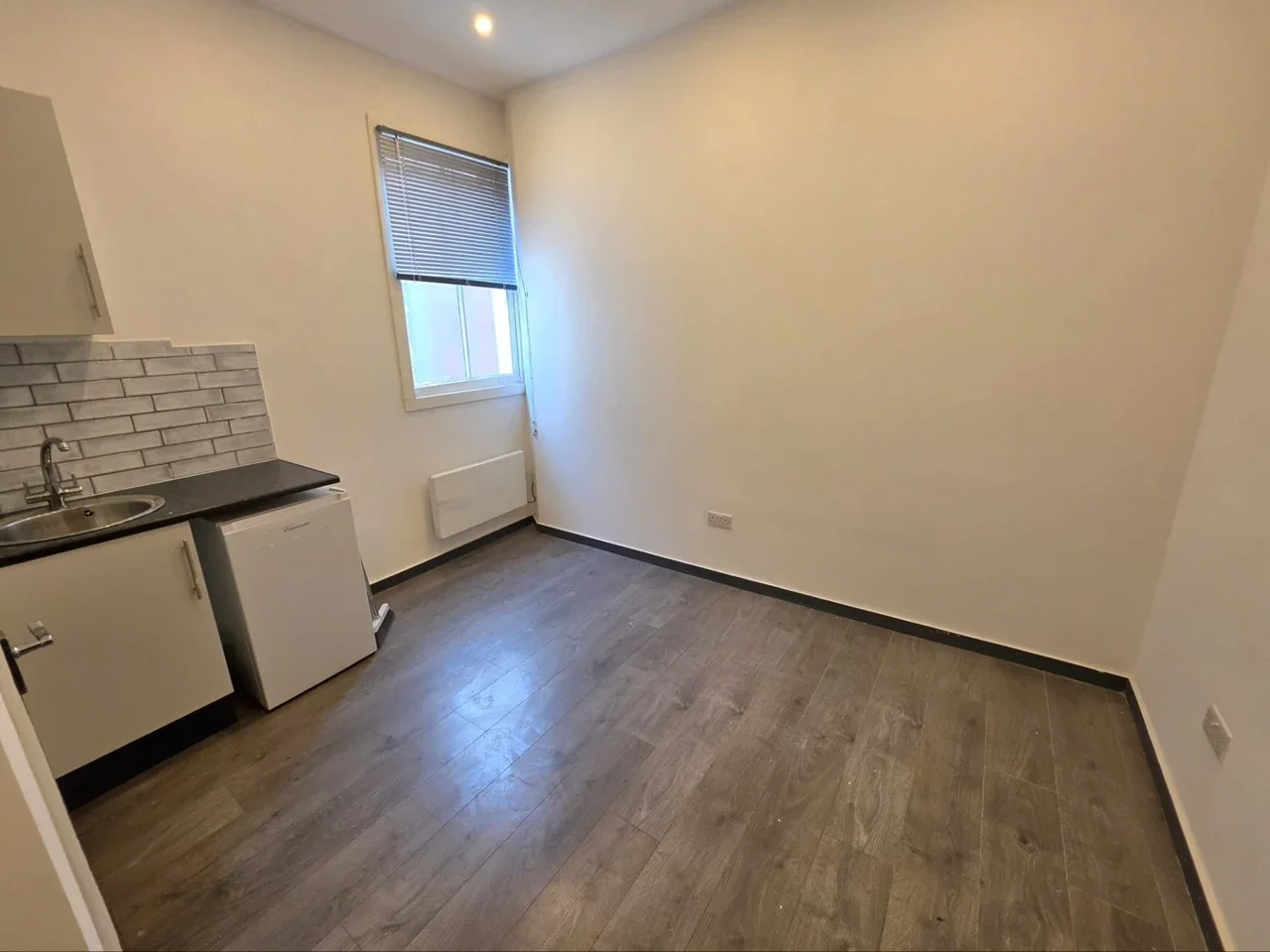 Flat Heybridge Avenue in Greater London