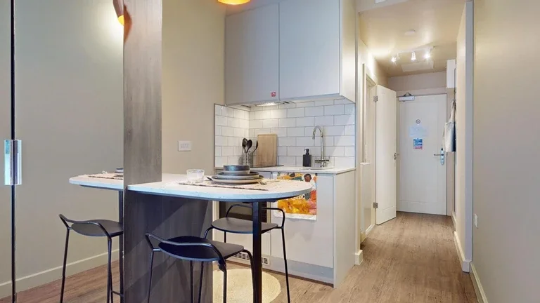 Flat Crossharbour Plaza in Greater London
