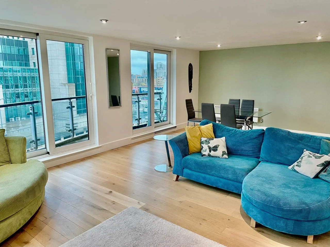 Flat Bridgefoot in Greater London