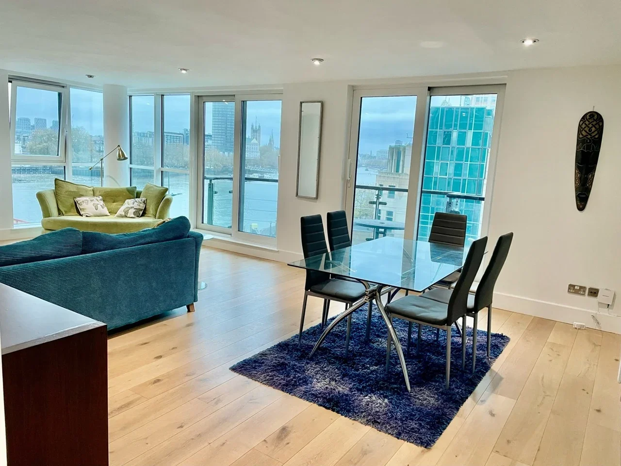 Flat Bridgefoot in Greater London
