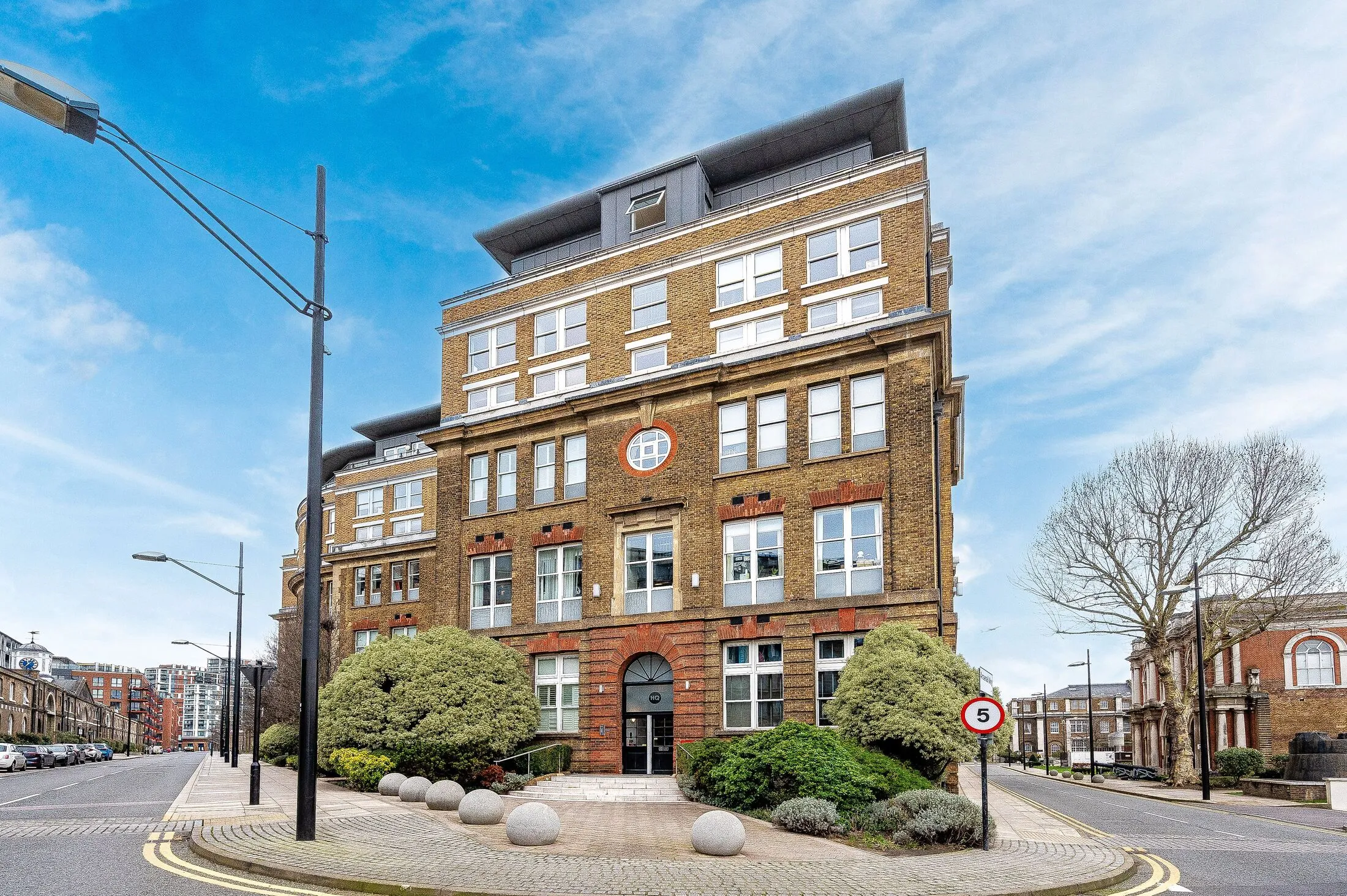 Flat Cartridge Place in Greater London