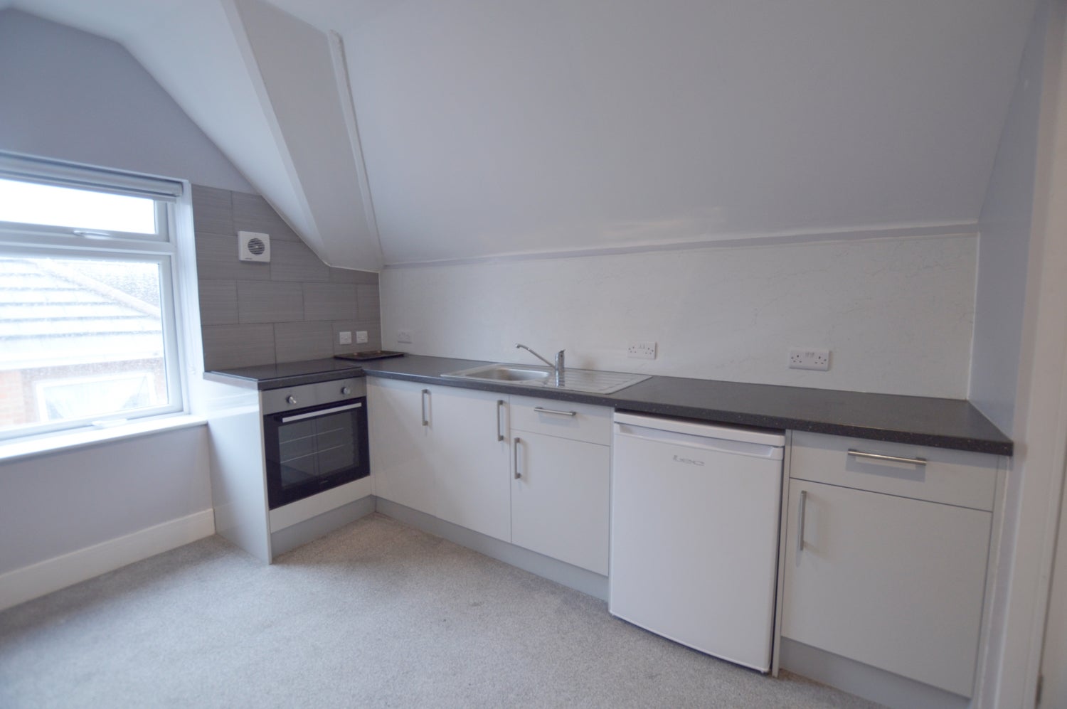 Room Bournemouth Road in Poole