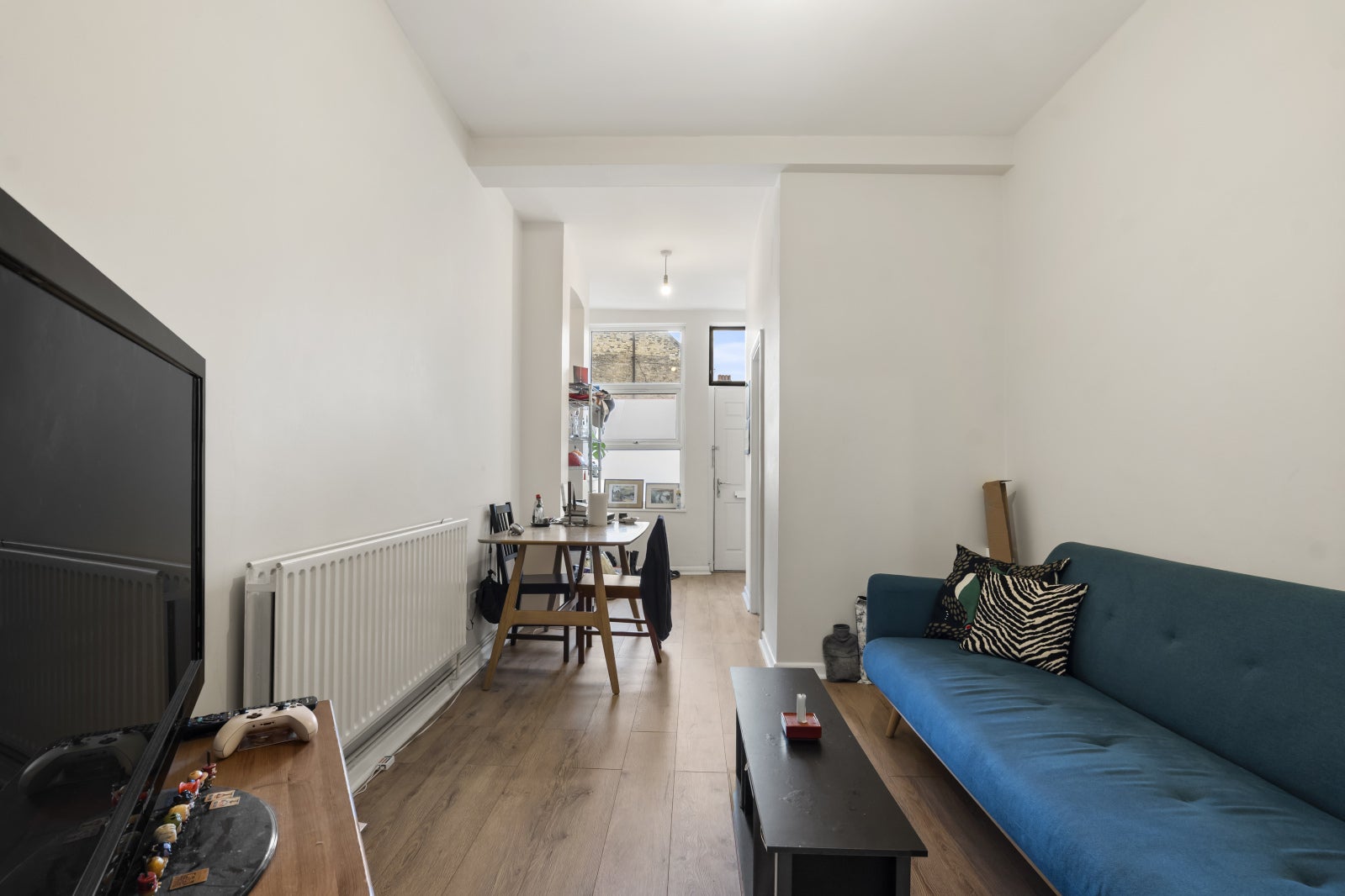 Flat Morning Lane in Greater London