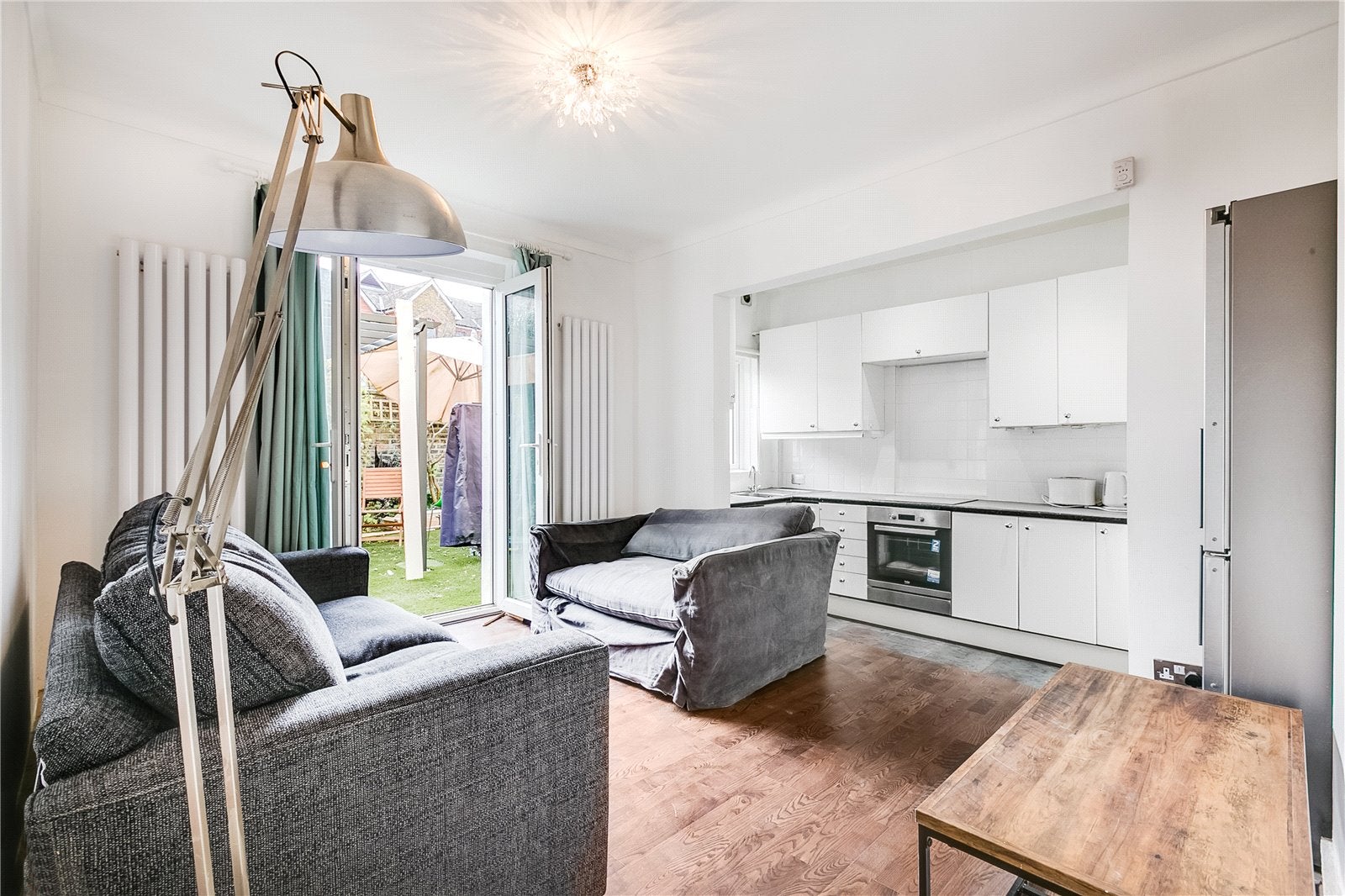 Flat Harbord Street in Greater London