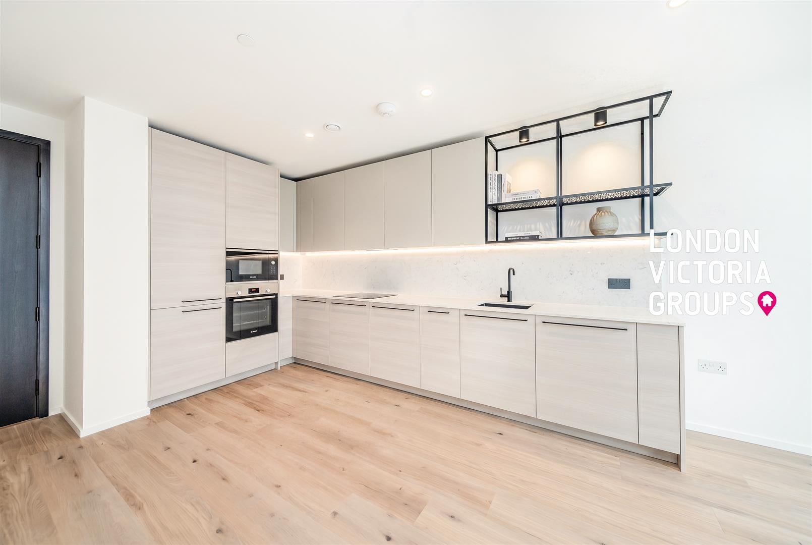 Flat Hawser Lane in Greater London