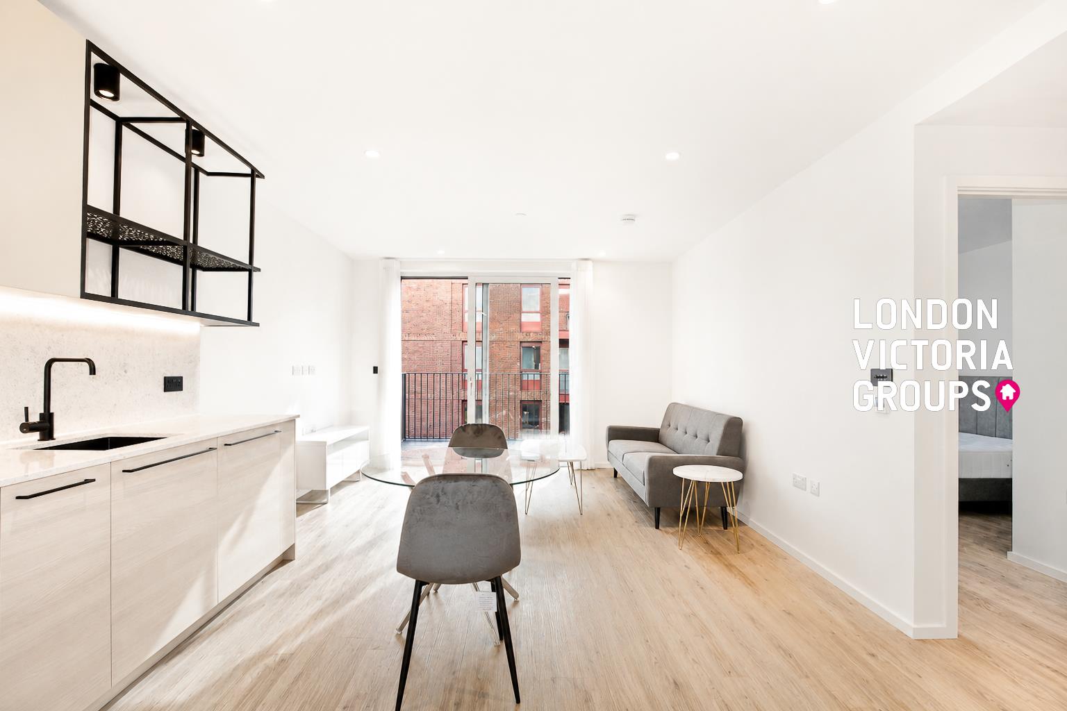 Flat Hawser Lane in Greater London