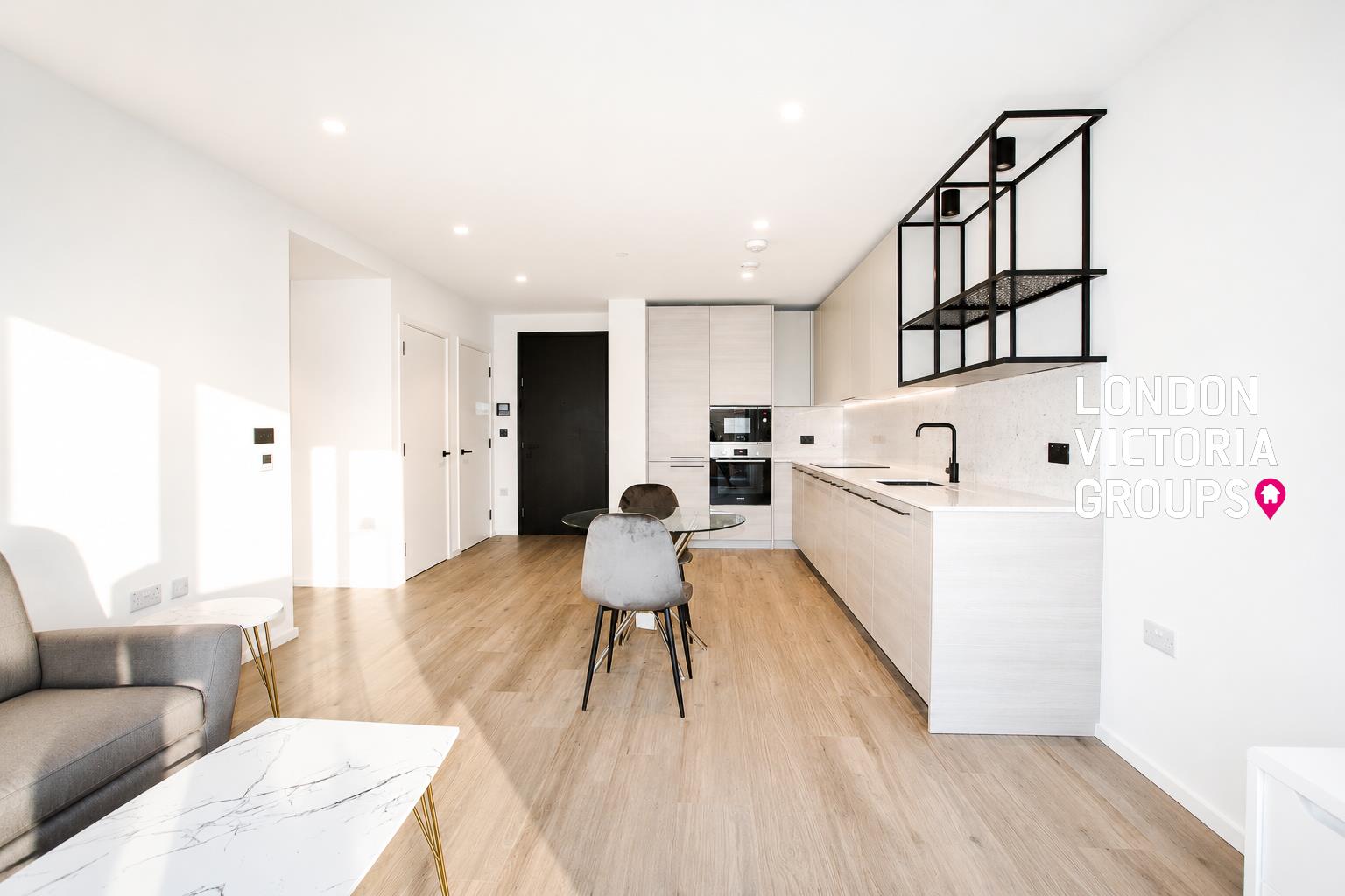 Flat Hawser Lane in Greater London