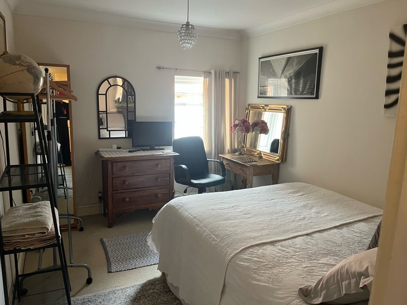 Room Bathurst Parade in Bristol