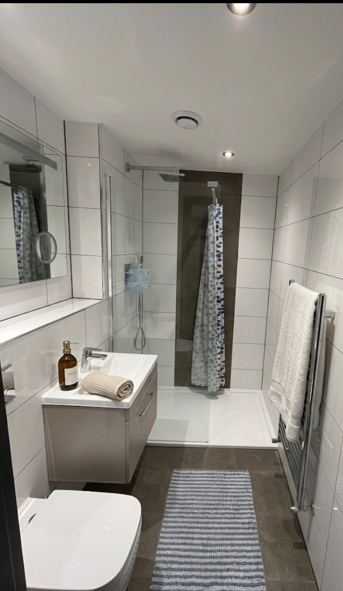 Flat Blossom Close in Greater London