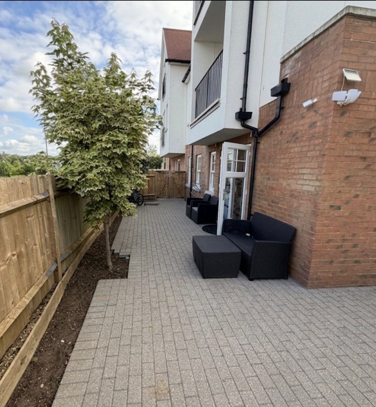 Flat Blossom Close in Greater London