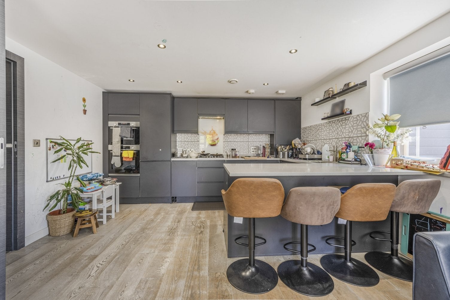 Flat Blossom Close in Greater London