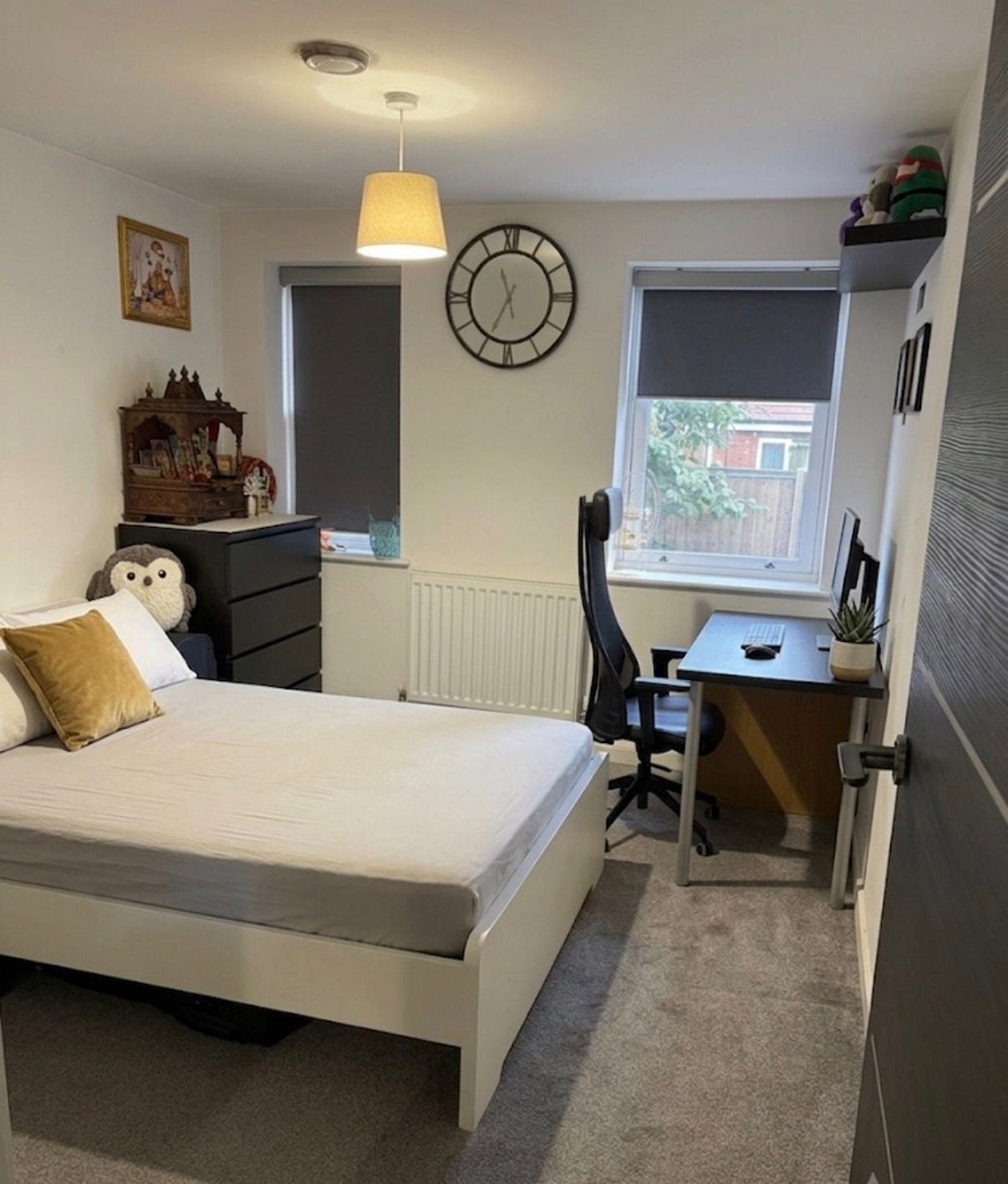 Flat Blossom Close in Greater London