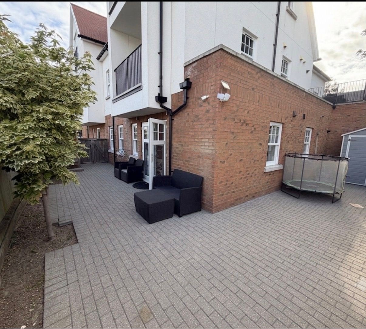 Flat Blossom Close in Greater London