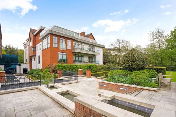 Flat The Bishops Avenue in Greater London