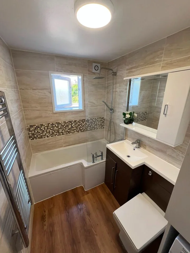 Flat Brunel Court in Greater London