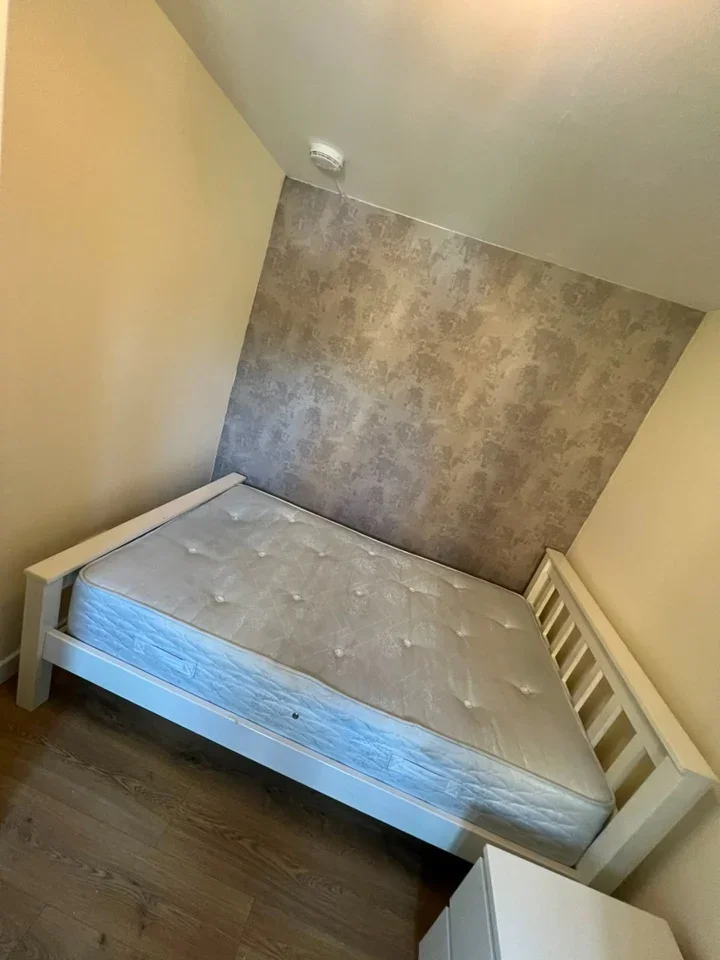 Flat Brunel Court in Greater London