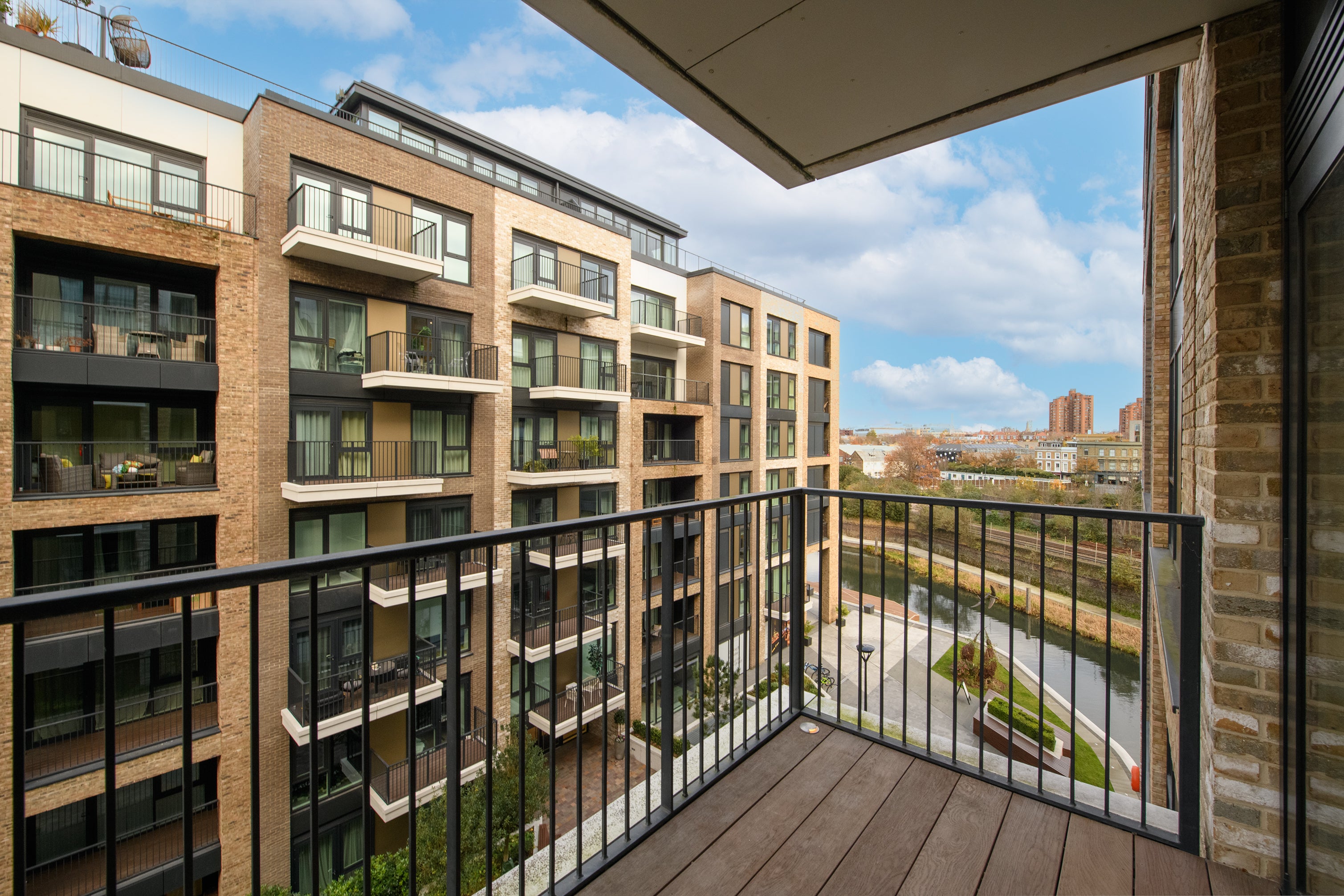 Flat Thurstan Street in Greater London