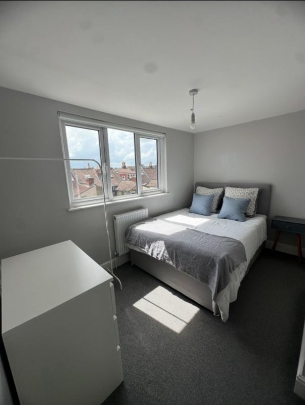 Room Beauley Road in Bristol