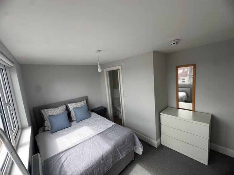 Room Beauley Road in Bristol