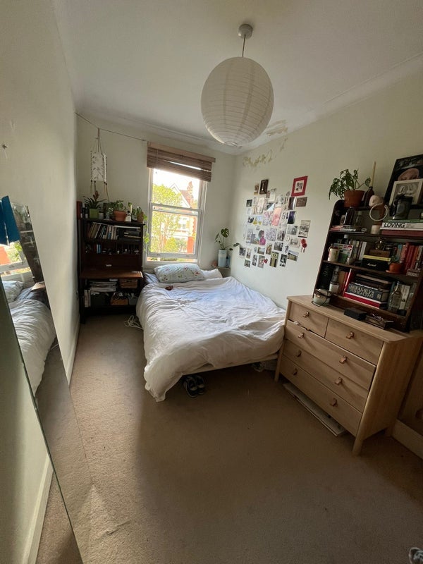 Room Bollo Lane in Greater London