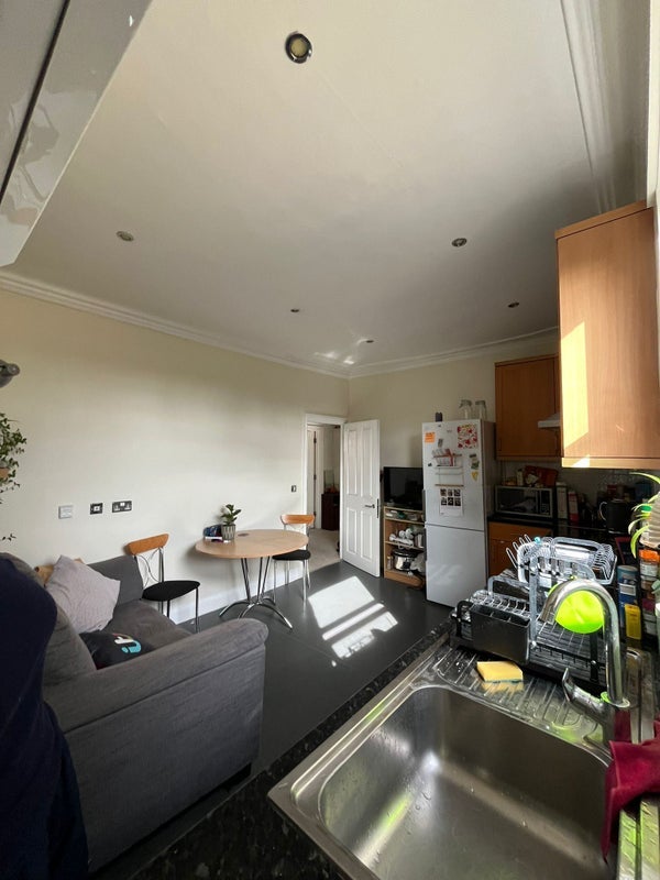 Room Bollo Lane in Greater London