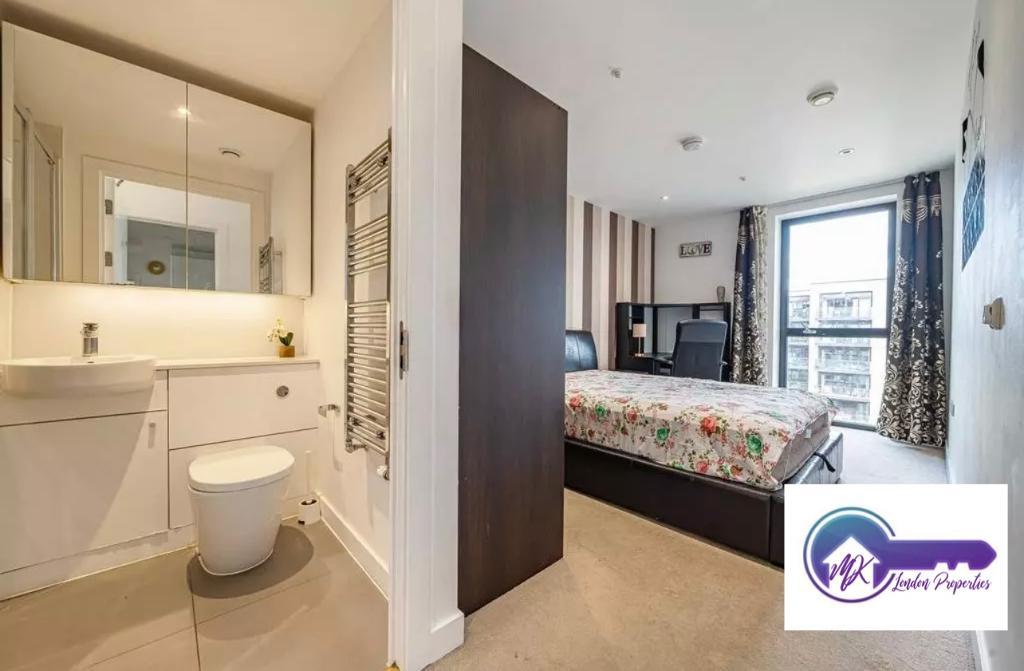 Flat Mirabelle Gardens in Greater London