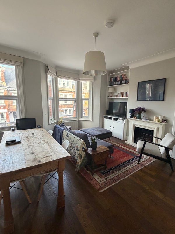 Flat Hemberton Road in Greater London