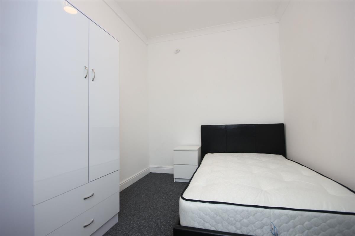 Room Ukraine Road in Salford