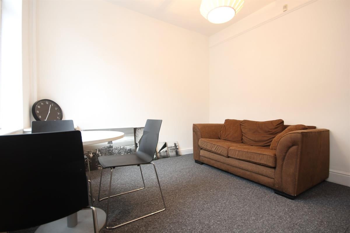 Room Ukraine Road in Salford