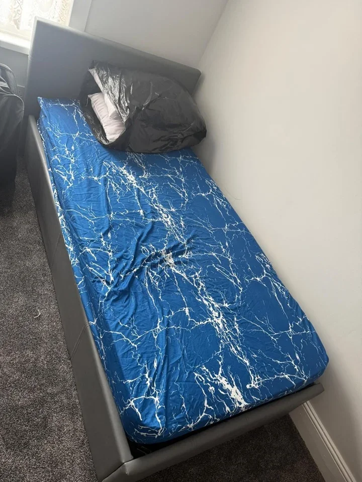 Room Eversleigh Road in Greater London