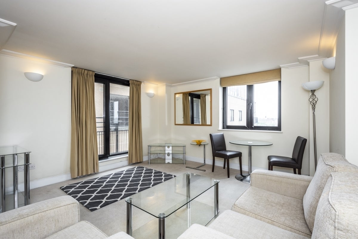 Flat Point W Access Road in Greater London