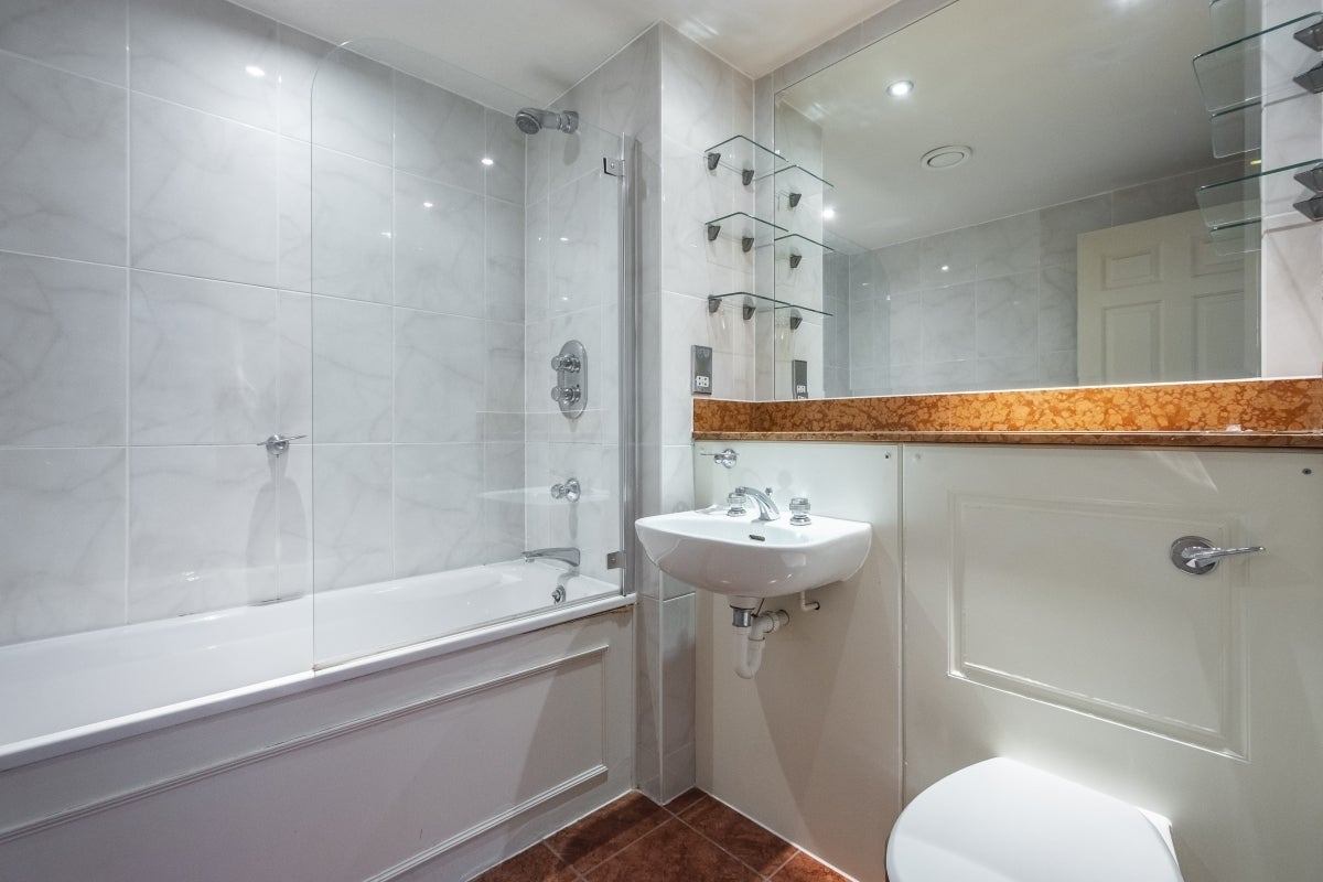 Flat Point W Access Road in Greater London