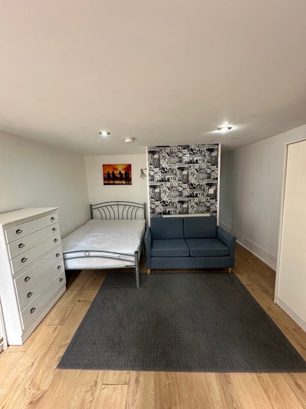 Flat Anderson Avenue in Leeds