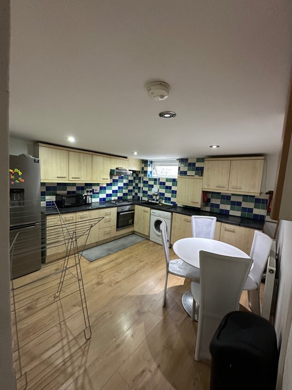 Flat Anderson Avenue in Leeds