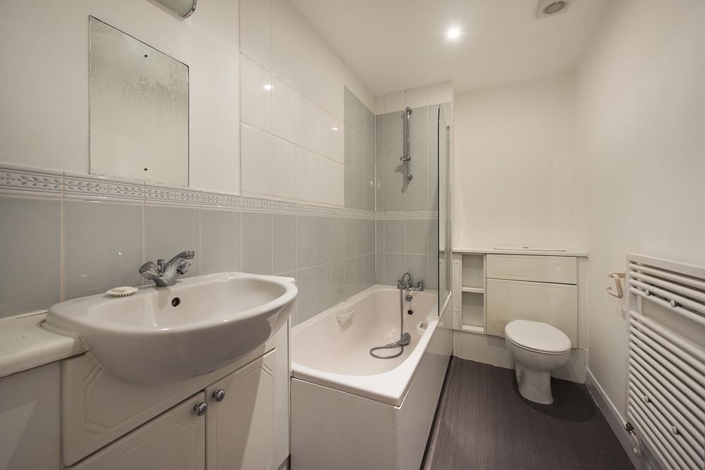 Flat Gloucester Terrace in City of Westminster