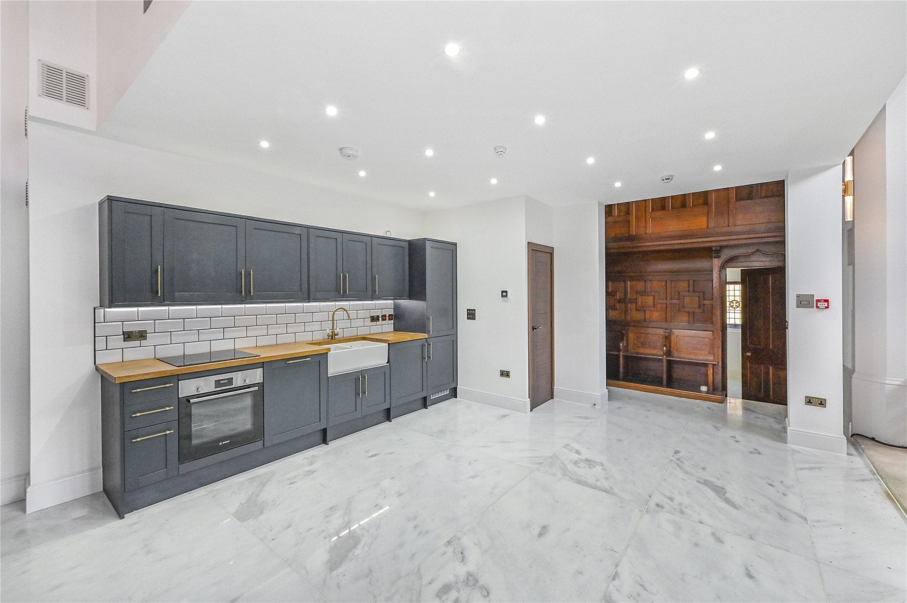 Flat Napoleon Lane in Greater London