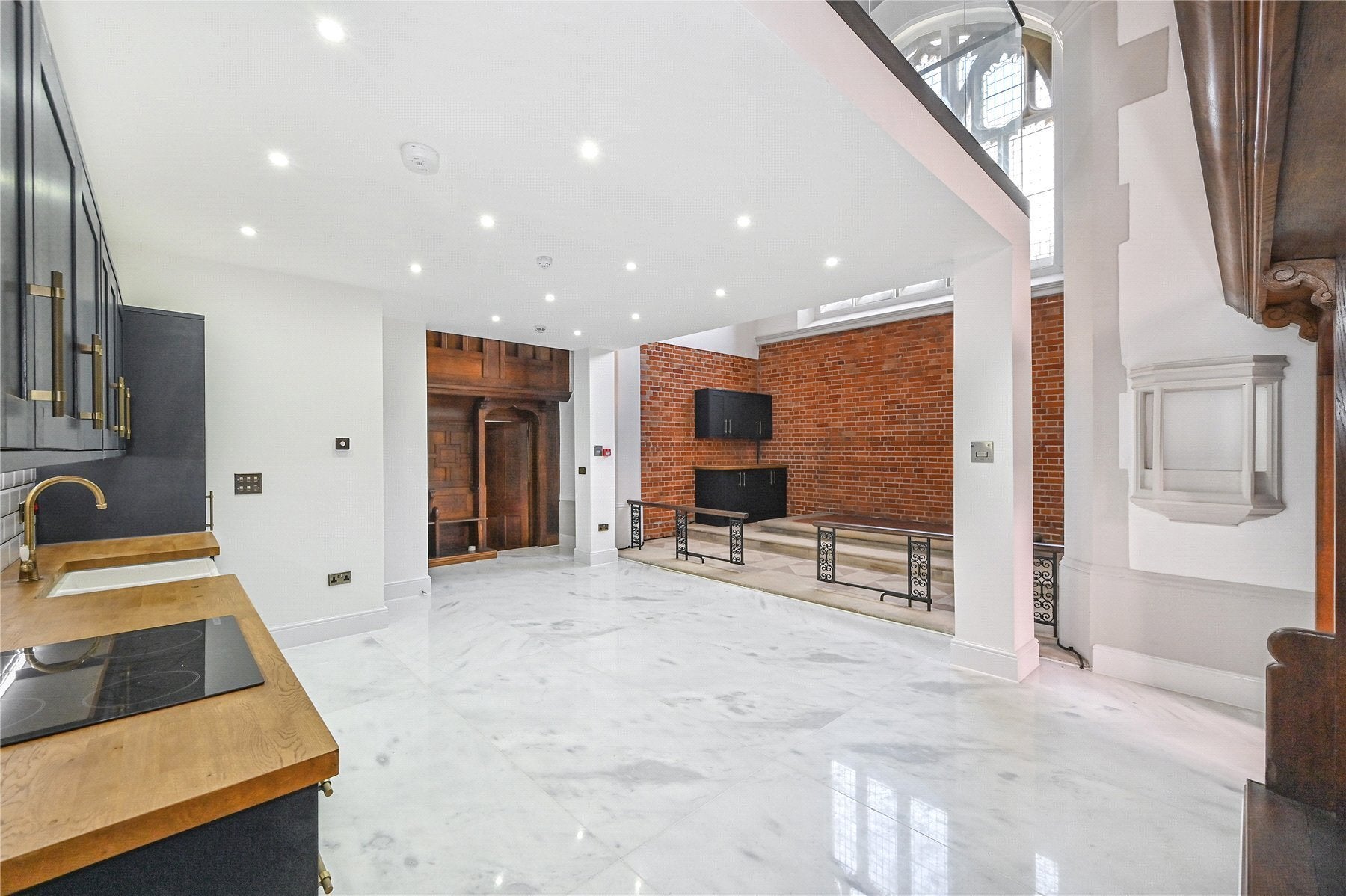 Flat Napoleon Lane in Greater London